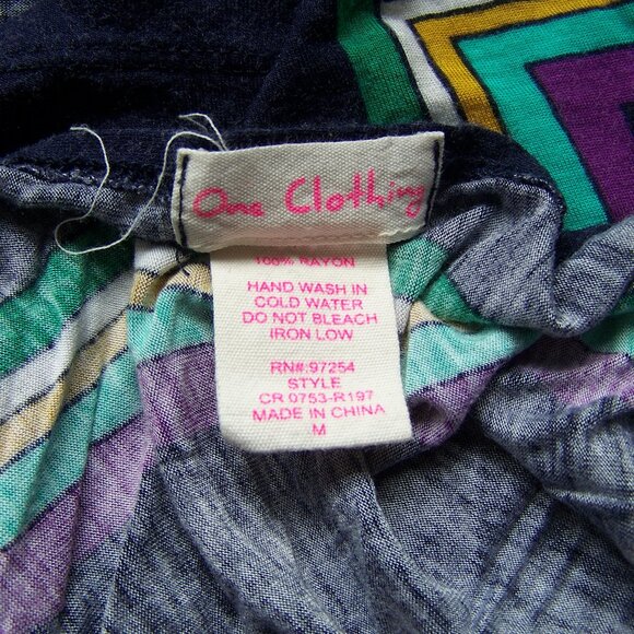 {one clothing} Deep V-neck sleeveless dress - Picture 6 of 6